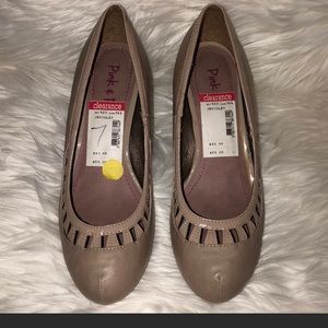 NWOB, Pink and Pepper taupe heels
